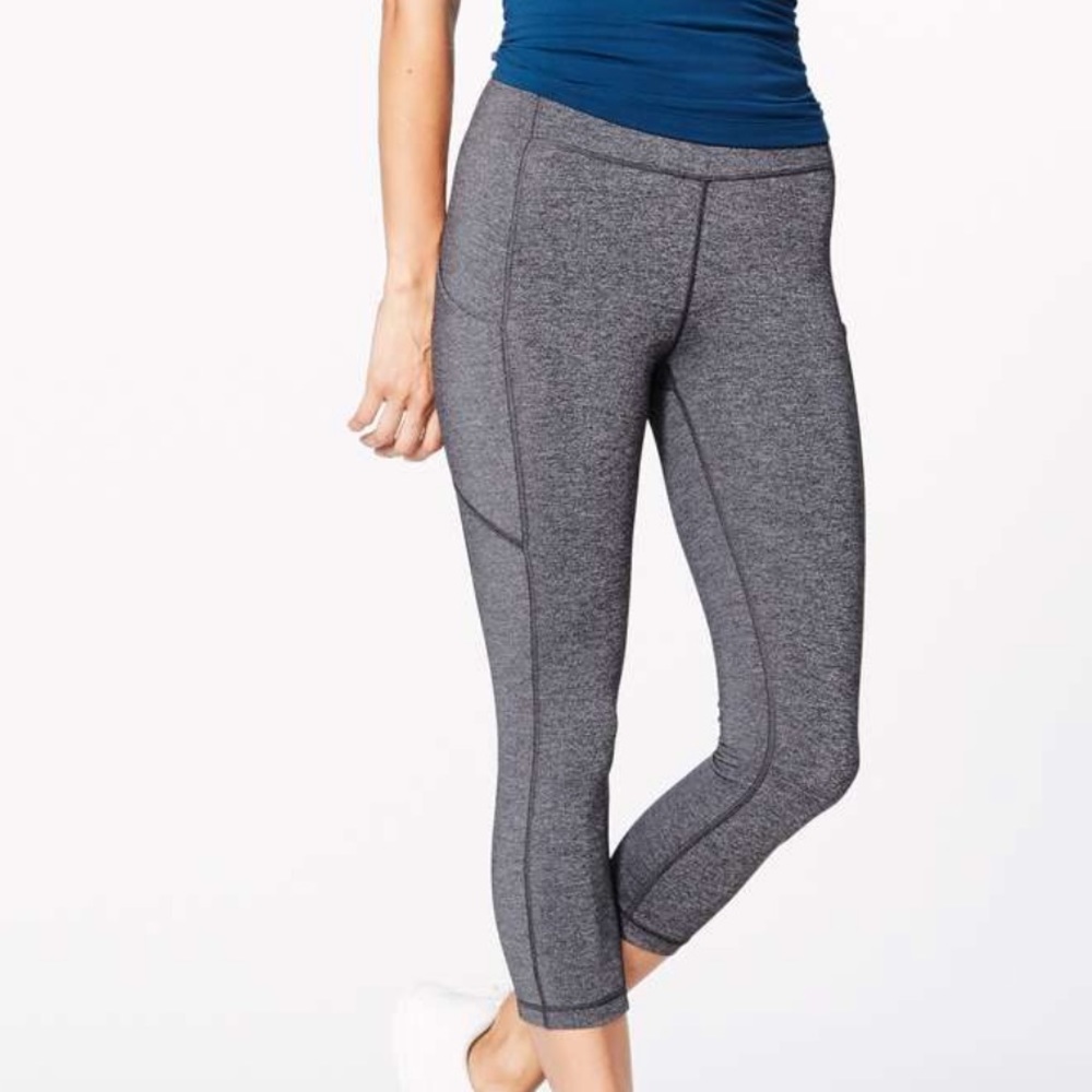 EUC Lululemon Speed Up Tight legging crop Sz 8